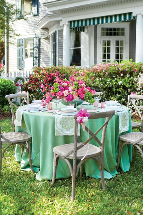 The Setting - There's No Better Way to Celebrate the Southern Azalea Than With a Party - Southernliving. Embrace the blooms and head outside for this party. With a garden bursting with azaleas, set up a table and chairs. Here, crisp green linen draped on a round folding table sets off the pink azalea blooms, and simple wooden chairs are elegant but not too fancy for the garden. Backyard Garden Party, Backyard Garden Beds, Pretty Table Settings, Backyard Garden Layout, Garden Theme Wedding, Garden Party Decorations, Party Table Settings, Small Backyard Gardens, Modern Backyard