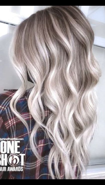 Icy Blonde With Root Melt, Icy Fall Blonde, Silver Hair Baylage, Fall Blonde Root Melt, Blonde Baylage 2024, Light Blonde Balayage Hair, Live In Blonde Balayage, White Blonde With Dark Roots, Dimensional White Blonde