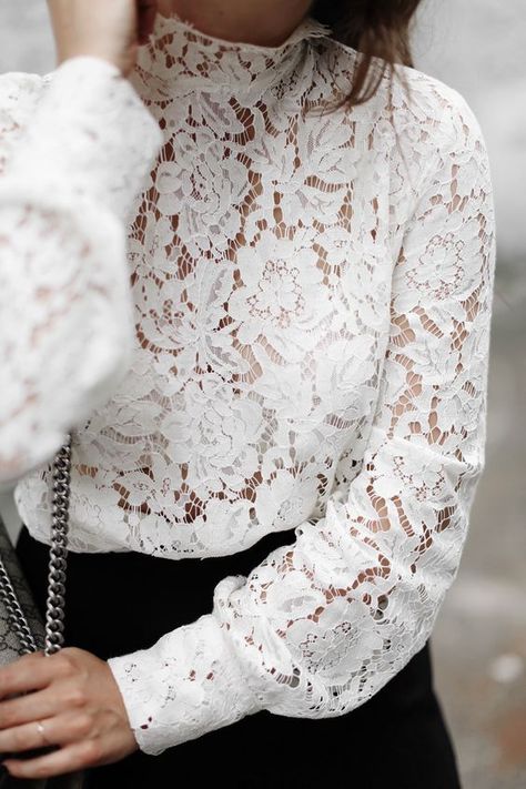 Lace Blouse Black, Petite Bloggers, Supreme Bag, Gaun Fashion, Black Lace Blouse, Blogger Outfits, Lace Outfit, White Set, Cooler Look