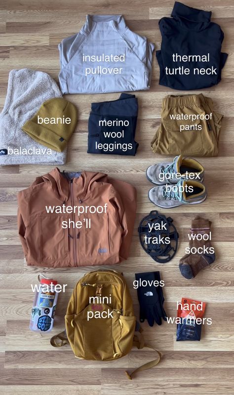 Cute Hiking Fits Fall, Backpacker Outfits Travel, 14er Hiking Outfit, Hiking Outfit October, Water Hiking Outfit, Hiking Starter Pack, Hiking Outfit Alaska, Fall Hiking Packing List, National Parks Aesthetic Outfits