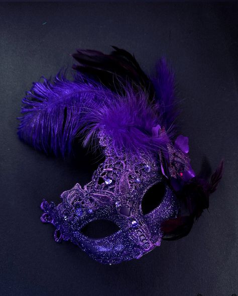 The brocade lace design with feathers add a touch of sophistication and the jewels are carefully placed to catch the light and enhance your beauty. Securely and comfortably fits every face shape so you can enjoy a perfect evening at the masquerade ball.  Age Group/Gender - Adult/Women  Size/Type - One size fits all adults  Mask Color - Purple  Mask Material - Polyresin/Fabric  Accent Material - Gems Black And Purple Masquerade Mask, Masquerade Outfit Ideas Purple, Purple Masquerade Quinceanera Ideas, Masquerade Ball Outfit Women, Dark Purple Quinceanera, Masquerade Mask Feathers, Masquerade Homecoming, Masquerade Mask Ideas, Dark Purple Accessories