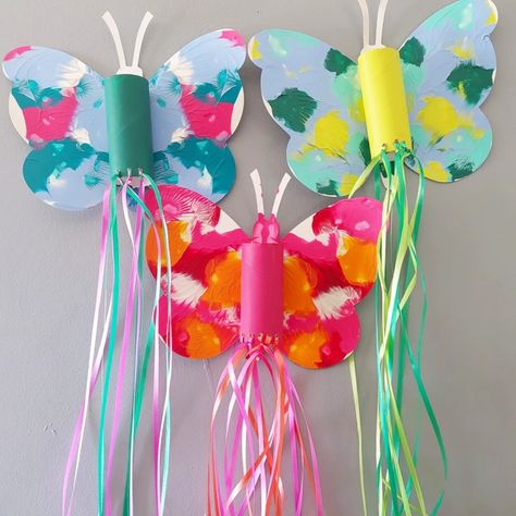 Spring butterfly – Ema Lou kids art craft Earth Day Crafts For Kids, Spring Arts And Crafts, Spring Crafts Preschool, Origami Paper Flowers, Insect Crafts, Butterfly Craft, Earth Day Crafts, Toddler Arts And Crafts, Spring Preschool