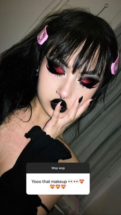 Red Goth Eyeshadow, Neon Goth Makeup, Black And Red Goth Makeup, Colourful Goth Makeup, Red And Black Goth Makeup, Pink Goth Makeup, Cybergoth Makeup, Black Goth Makeup, Goth Barbie