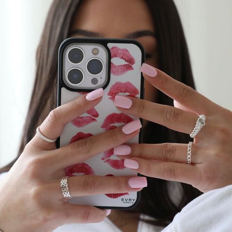 XOXO Phone Case It Girl Phone Case, Phone Case For Black Iphone, Cool Girl Phone Cases, Kiss Phone Case, Phone Case Iphone 13 Pro, Spiegel Selfie, White Lipstick, Trendy Cases, Bling Phone Case