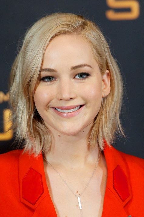 Jennifer Lawrence Hunger Games Red Carpet - Jennifer Lawrence Beauty | teenvogue Rachel Leigh Cook, Jennifer Lawrence Hunger Games, Jennifer Lawrence Hair, Jennifer Lawrence Photos, Jennifer Lawrence Pics, Second Day Hairstyles, Hello Love, Style Evolution, Silver Linings