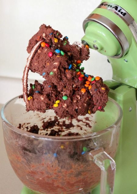 Double Chocolate M and M Cookies!! M And M Cookies, Chocolate M M Cookies, Everyday Cookies, Mnm Cookies, Picky Palate, Chocolate Deserts, Diy Easy Recipes, M And M, Cookie Brownie Bars