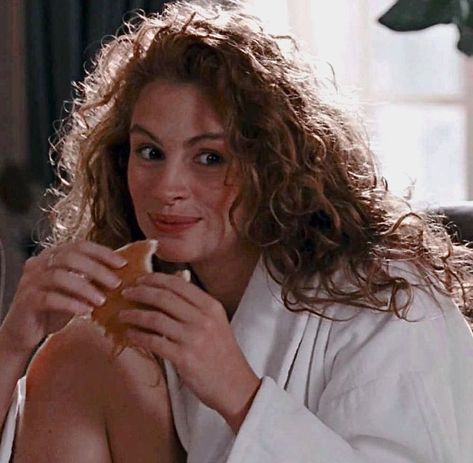 Pretty Woman Film, Julia Roberts Hair, Julia Roberts Movies, Julia Roberts Style, Pretty Woman Movie, 90s Grunge Hair, Movie Bloopers, Hair Mask Recipe, Billion Dollars