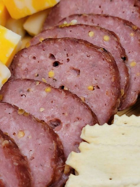 Summer Sausage Seasoning Recipe, Goose Summer Sausage Recipes, Easy Summer Sausage Recipes, Homemade Sausages No Casing, Diy Smoked Sausage, Diy Summer Sausage, Pork Summer Sausage Recipes, Homemade Salami Ground Beef, Hamburger Summer Sausage