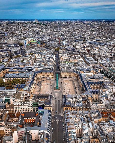 Vue panoramique sur Paris et la place Vendôme. 📸World Walkerz Place Vendome Paris, City Pics, 2024 Summer Olympics, Paris Architecture, Vintage France, Paris Place, Place Vendome, Paris Olympics, Parisian Life