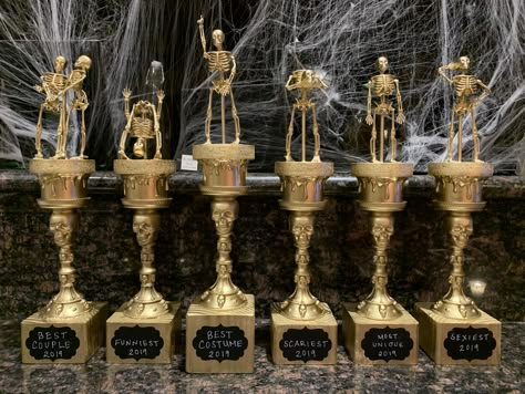 Halloween Trophies Ideas, Halloween Party Trophies, Costume Party Trophies, Best Costume Trophy Diy, Halloween Party Awards, Halloween Awards Diy, Diy Costume Contest Trophy, Diy Halloween Trophies, Cheap Diy Halloween Decorations Indoor