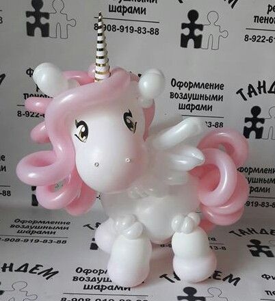 Balloon Distortion, Easy Balloon Animals, Balloon Unicorn, Pokemon Balloons, Party Balloons Diy, Balloon Bouquet Diy, Twisting Balloons, Qualatex Balloons, Unicorn Balloon