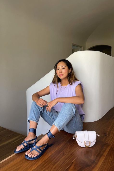 Flat Sandals Outfit Jeans, Jeans And Sandals Outfit Casual, Jeans And Sandals Outfit, Outfit With Sandals, Flat Sandals Outfit, Sandals Outfit Casual, Jeans And Sandals, Cool Silhouettes, Aimee Song