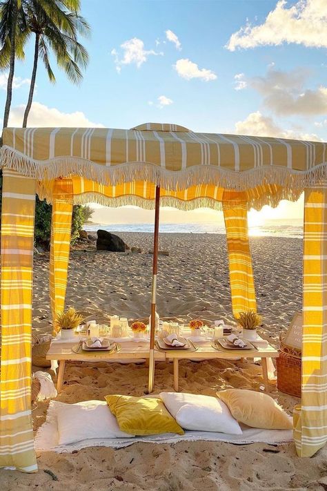 Beach Picnic Setup, Beach Setup, Beach Picnic Party, Beach Treats, Picnic Setup, Vineyard Vacation, Beach Equipment, Home Pool, Luxury Beach Towels