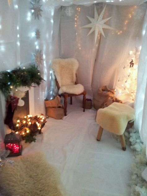 Beautiful Santas Grotto - try it at your PTA/PTO Christmas Fair. Christmas Grotto Ideas, Santa Grotto, Grotto Ideas, Santas Grotto, Christmas Fayre Ideas, Christmas Grotto, Fete Ideas, Christmas Fair Ideas, Area Activities