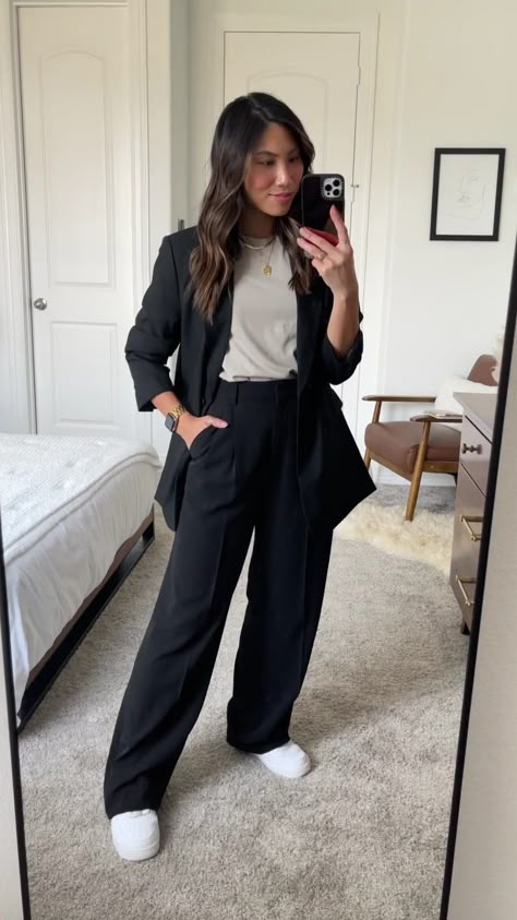 Business Casual Outfits For Women Wide Leg Pants, Black Blazer Black Pants Outfit, Black Tailored Pants Outfits, Bussines Casual Woman Outfit, Black Pants Outfit Casual, Bussines Casual Woman, Blouse Outfit Casual, Blazer Look, Outfit Elegantes