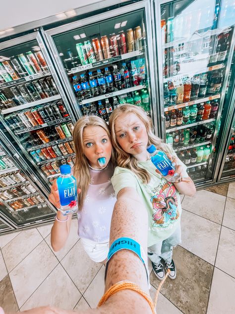 Preppy Pictures Of People, Best Friends Preppy, Gas Station Pictures, Preppy Finds, Friends Preppy, Station Pictures, Pfp Preppy, Preppy Pictures, Bsf Pics