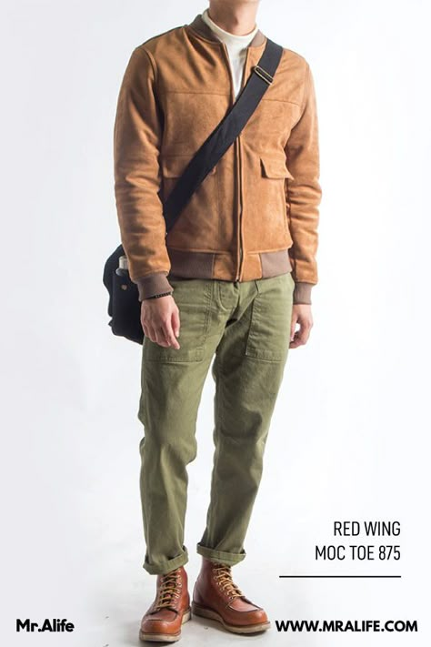 Red Wing Moc Toe Casual Outfit: Red Wing Moc Toe 875 + Olive Chinos #redwing Caramel Shoes Outfit, Redwing 875 Outfit, Red Wing 875 Outfit, Red Wing Outfit Men, Redwing Outfit, Red Wing Moc Toe Outfit, Moc Toe Boots Men Outfit, Red Wing Boots Outfit Mens Fashion, Red Wings Outfit