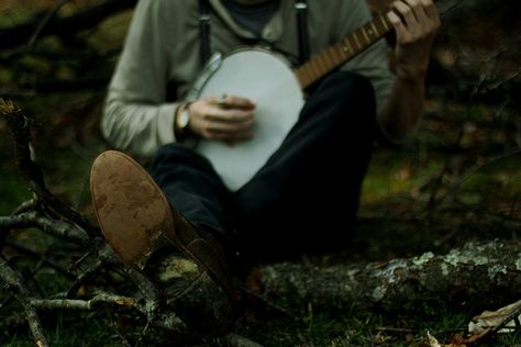 Music in the woods Best Guitar Players, George Eliot, Learn To Play Guitar, Southern Gothic, Guitar Tabs, Red Dead Redemption, Music Theory, All Music, Guitar Player