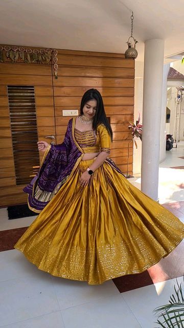 Sangeet Chaniya Choli, Chanya Choli Marriage, Designer Chaniya Choli Ideas, Chaniyacholi Designs Latest, Haldi Chaniya Choli, Chanya Choli Blouse Designs Latest, Chanya Choli Design, Chaniya Choli From Old Saree, Silk Chaniya Choli Designs