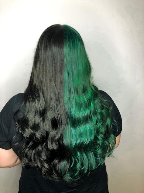 Green Hair Color Ideas, Black And Green Hair, Hair Dyed Underneath, Green Hair Color, Emerald Green Hair, Half Dyed Hair, Emerald Hair, Dark Green Hair, Half And Half Hair