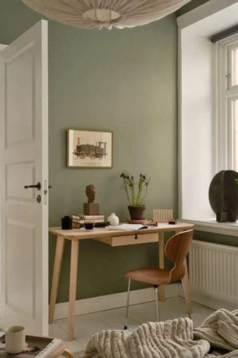 A sage green bedroom with a home office corner Green Bedroom Paint, Green Room Colors, Minimal Bedroom Decor, Sage Green Bedroom Ideas, Green Home Offices, Office Wall Colors, Sage Bedroom, Green Bedroom Walls, Green Bedroom Ideas