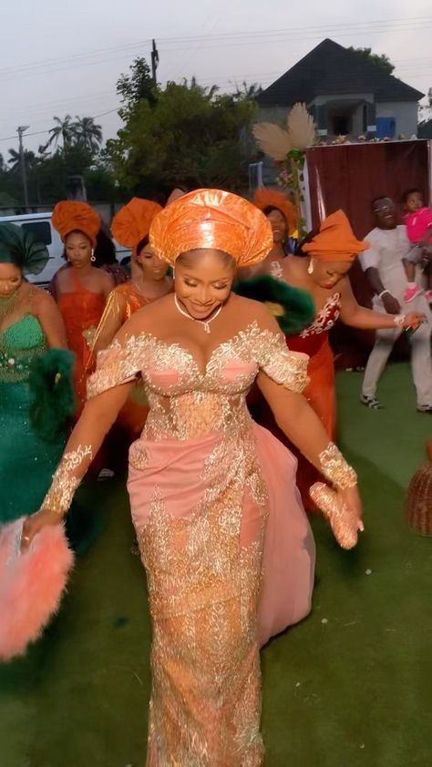 Asoebi Designs, George Styles, Peach Outfit, Nigerian Traditional Dresses, Igbo Traditional Wedding, Igbo Bride, Bridal Stylist, Nigerian Lace Styles Dress, African Wedding Attire