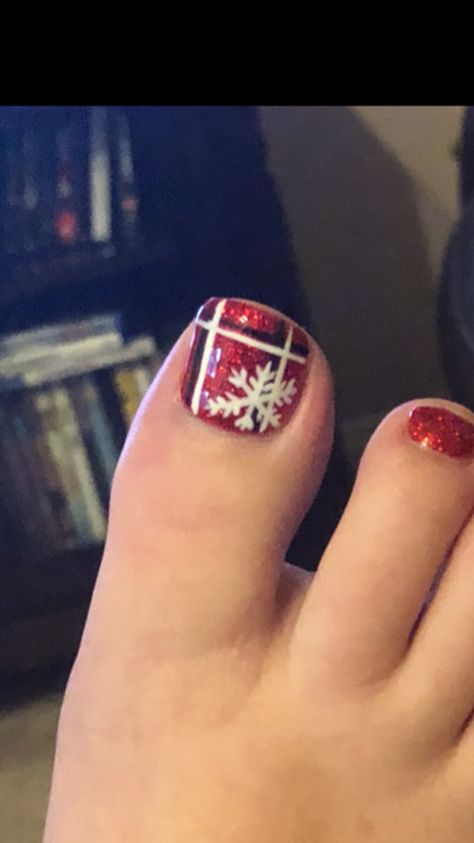 Xmas Toes Nails, Christmas Mani And Pedi, Christmas Gel Pedicure, Christmas Pedicures Toes, Pedicure Designs Toenails Christmas, Christmas Toenails Designs Toe, Christmas Toes Pedicure Ideas Winter, Winter Pedicure Ideas Toenails, Snowflake Toenails