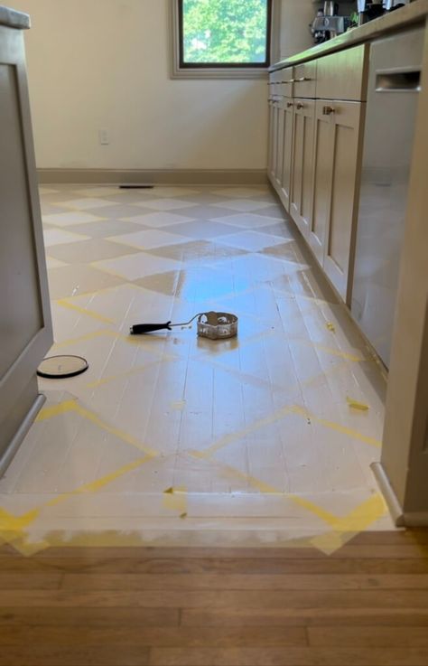 Painted Harlequin Floor - Florence Revival Pattern Painted Floor, Painted Vinyl Flooring, Painted Wood Floors Ideas Kitchen, Painted Checkerboard Floor, Painted Basement Floor, Painting Hardwood Floors, Sunroom Flooring Ideas, Paint Hardwood Floors, Painted Kitchen Floors