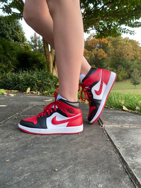 Air Jordan 1 Mid Outfit Women Red, Air Jordan 1 Mid Outfit Women, Air Jordan 1 Mid Outfit, Air Jordan 1 Mid Red, Jordan 1 Mids, Cute Nike Outfits, Box Braids Hairstyles For Black Women, Fresh Shoes, Cute Nikes