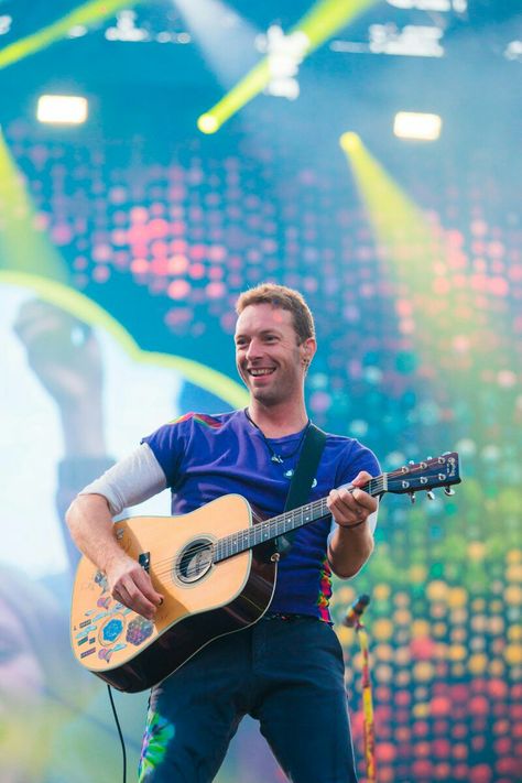 Chris ❤️ Cris Martin, Coldplay Band, Coldplay Wallpaper, Coldplay Chris, Phil Harvey, Chris Martin Coldplay, Coldplay Concert, Music Cover Photos, Band Quotes