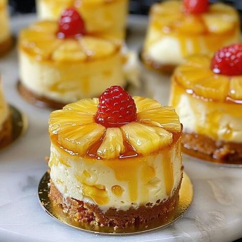 Copycat Cheesecake Factory Pineapple Upside Down Cheesecake, Pineapple Upside Down Wedding Cake, Mini Cheesecake Decorating Ideas, Mini Fancy Desserts, Mini Pineapple Cheesecake, Pinapple Cake Upside Down Cake Mini, Mini Pineapple Upside Down Cheesecake, Mini Upside Down Pineapple Cake, Pineapple Cheesecake Recipes