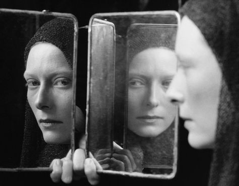 Tilda Swinton photographer Fabio Lovino Looking In The Mirror, Foto Portrait, Mirror Reflection, Tilda Swinton, Foto Art, Through The Looking Glass, Foto Inspiration, 인물 사진, Art References