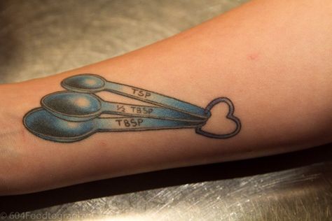 I would love something like this-- but just with a tsp and tbsp measuring spoon. Spoon Tattoo, Baking Tattoo, Culinary Tattoos, Tattoo Mistakes, Chef Tattoo, Spoon Theory, Food Tattoos, Real Tattoo, Mom Tattoos