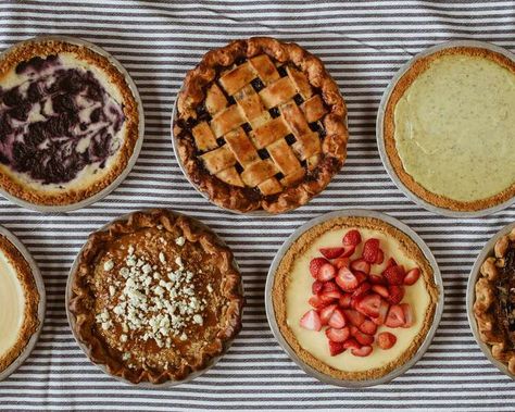 Best Pie Delivery: Bakeries That Ship Desserts Nationwide - Thrillist Apple Crumb Pie Recipe, Apple Crumb Pie, Online Bakery, Butter Crust, Apple Crumb, Pie Shop, Good Pie, Pie Day, Tomato Pie