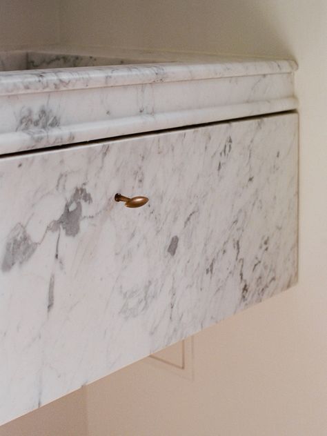 White And Grey Marble, Marble Detail, Marble Shelf, Cabinet Detailing, Joinery Details, Stone Counters, Vanity Design, Marble Vanity, Marble Sinks