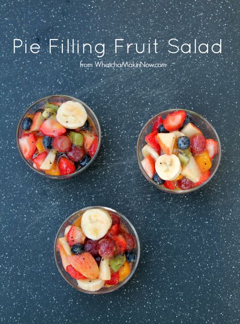 Pill Filling Fruit Salad - Use pie filling as your fruit salad base and then toss in your favorite fruits! Stays fresh longer! Pudding Salads, Dressing For Fruit, Frozen Fruit Salad, Salad Pie, Salad Base, Frozen Fruit Salads, Fruit Deserts, Cheesecake Fruit, Fruit Dips