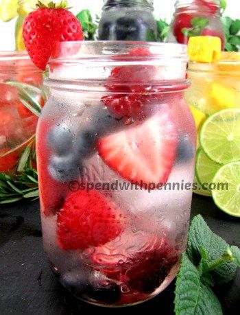 mixed berry water Fruit Flavored Water, Berry Water, Fruit Infused Water Recipes, Flavored Water Recipes, Spend With Pennies, Blueberry Juice, Blueberry Lemonade, Infused Water Recipes, Fruit Infused Water