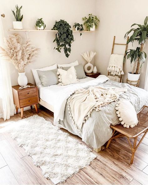 Boho Bedroom Diy, Boho Bedroom Design, Boho Bedroom Ideas, Boho Chic Bedroom, Bohemian Bedroom Decor, Redecorate Bedroom, Cozy Room Decor, Boho Bedroom Decor, Boho Room