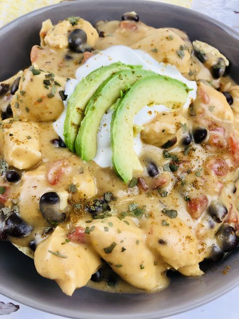 Creamy Nachos, Slow Cooker Nachos, Creamy Chicken Nachos, Nachos Chicken, Nachos Recipe Beef, Cream Cheese Spaghetti, Baked Cream Cheese Spaghetti, Leftover Roast Beef, Slow Cooker Creamy Chicken