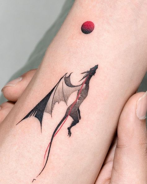 Cute Dragon Tattoo, Cute Small Tattoo Ideas, Unique Sister Tattoos, Celtic Dragon Tattoos, Small Dragon Tattoos, Dragon Tattoo For Women, Wicked Tattoos, Fantasy Tattoos, Fire Tattoo