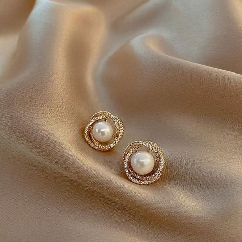 [CommissionsEarned] 79 Simple Gold Earrings For Women Tips and Tricks You Don't Want To Miss 2022 #simplegoldearringsforwomen Small Earrings Gold, Pearl Earrings Designs, Unique Gold Jewelry Designs, Simple Gold Earrings, Gold Earrings Models, Modern Gold Jewelry, Gold Earrings For Women, Simple Stud Earrings, Fancy Earrings