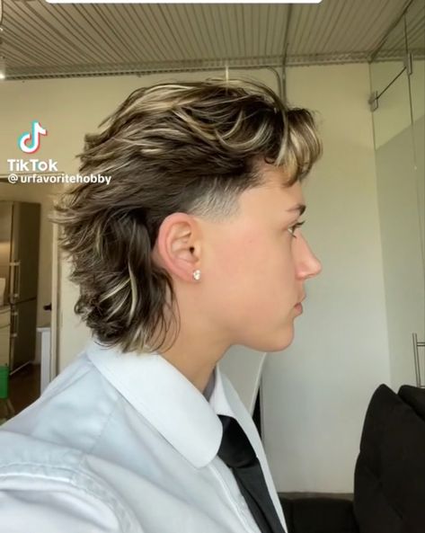 Taper Fade Mullet Wavy Hair, Female Modern Mullet, Short Hairstyle Lesbian Hair, Shag Hairstyles With Undercut, Lesbian Mullet Haircut Short, Small Undercut Designs, Womens Modern Mullet, Masc Mullet Women, Short Mullet Straight Hair Woman