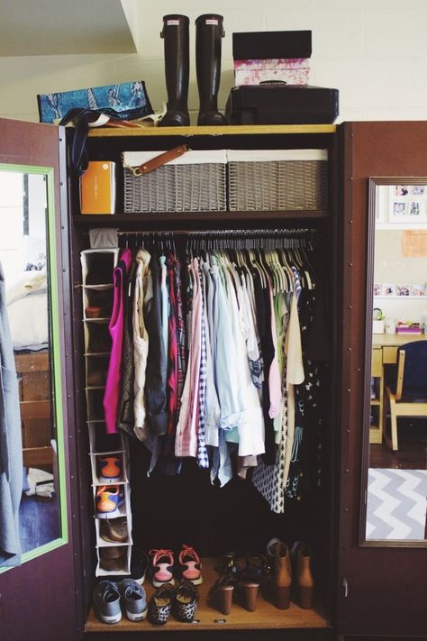 Closet Organization - 10 Easy Ways to Save Space in Your Dorm Room Dorm Wardrobe, College Dorm Closet, Dorm Closet Organization, Dorm Room Organization Storage, Dorm Room Closet, Dorm Room Essentials List, Dorm Room Organization Diy, Dorm Room Necessities, Dorm Closet