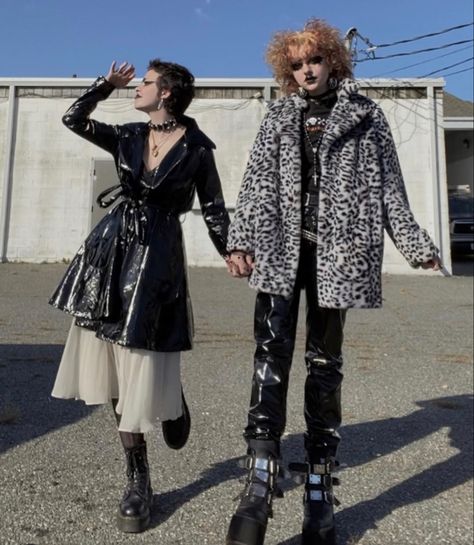 Mens Goth Outfits, Queer Winter Outfits, Cult Outfits, Winter Punk Outfits, Glam Punk Fashion, Vintage Punk Aesthetic, Gothic Futuristic, 80s Goth Fashion, New Wave Fashion