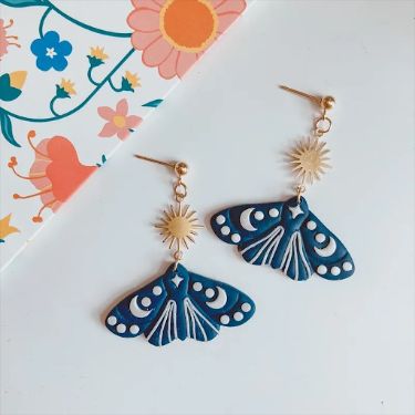 Polymer Clay Ideas Cute, Polymer Clay Crafts Ideas, Easy Polymer Clay Ideas, Polymer Clay Jewelry Ideas, Clay Jewlrey, Polymer Clay Earring Ideas, Polymer Clay Accessories, Fimo Earrings, Lunar Moth