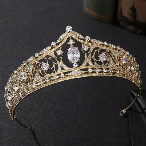 Cool Crowns, Royal Tiaras And Crowns, Fantasy Crown Queens, Tiara Aesthetic, Fantasy Tiara, Crown Styles, Royal Accessories, Fantasy Accessories, Bridal Crown Crystal