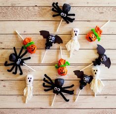 Lollipop Crafts For Kids, Lollipop Crafts, Crafts For Kids Halloween, Halloween Lollies, Kids Halloween Crafts, Halloween Classroom Treats, Halloween Candy Crafts, Lollipop Craft, Dulceros Halloween