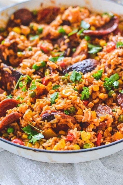 This family-friendly Spanish chorizo rice makes a healthy, filling and affordable meal that everyone will love! Made with charred chorizo sausage, capsicum and Spanish inspired spices, this hearty, flavourful dish all comes together in one pot- in less than 30 minutes! Spanish Rice Skillet, Chorizo Fried Rice Recipe, Slow Cooker Chorizo Recipes, Spanish Rice With Chorizo, Chorizo Rice Bowl, Spanish Chorizo Recipes Dinner, Chorizo Fried Rice, Recipes With Chirozo, Chicken Chorizo Rice