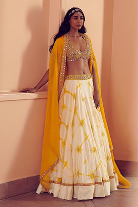 Yellow Haldi Outfit, Haldi Outfit For Bride, Cape Lehenga, Haldi Dress, Lehenga And Blouse, Print Lehenga, Haldi Outfits, Reception Bride, Haldi Outfit