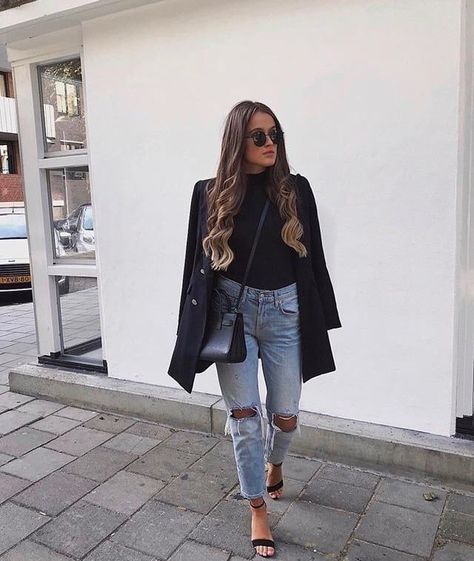 42ffcf057e133f94c1b7b5cf543ef3bd Ripped Jeans Blazer Outfit, Ripped Knee Jeans Outfit, Day Drinking Outfit Spring, Casual Drinks Outfit Night, Drinks Outfit Evening, Pub Outfit Night Casual, Casual Drinks Outfit, Pub Outfit, Drinking Outfit